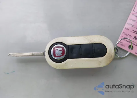 2012 Fiat 500 Lounge из США, поврежденный, VIN 3C3CFFCR9CT137796